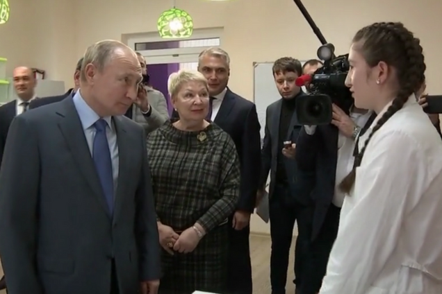 "Охоронців більше ніж школярів": у мережі висміяли візит Путіна до дітей