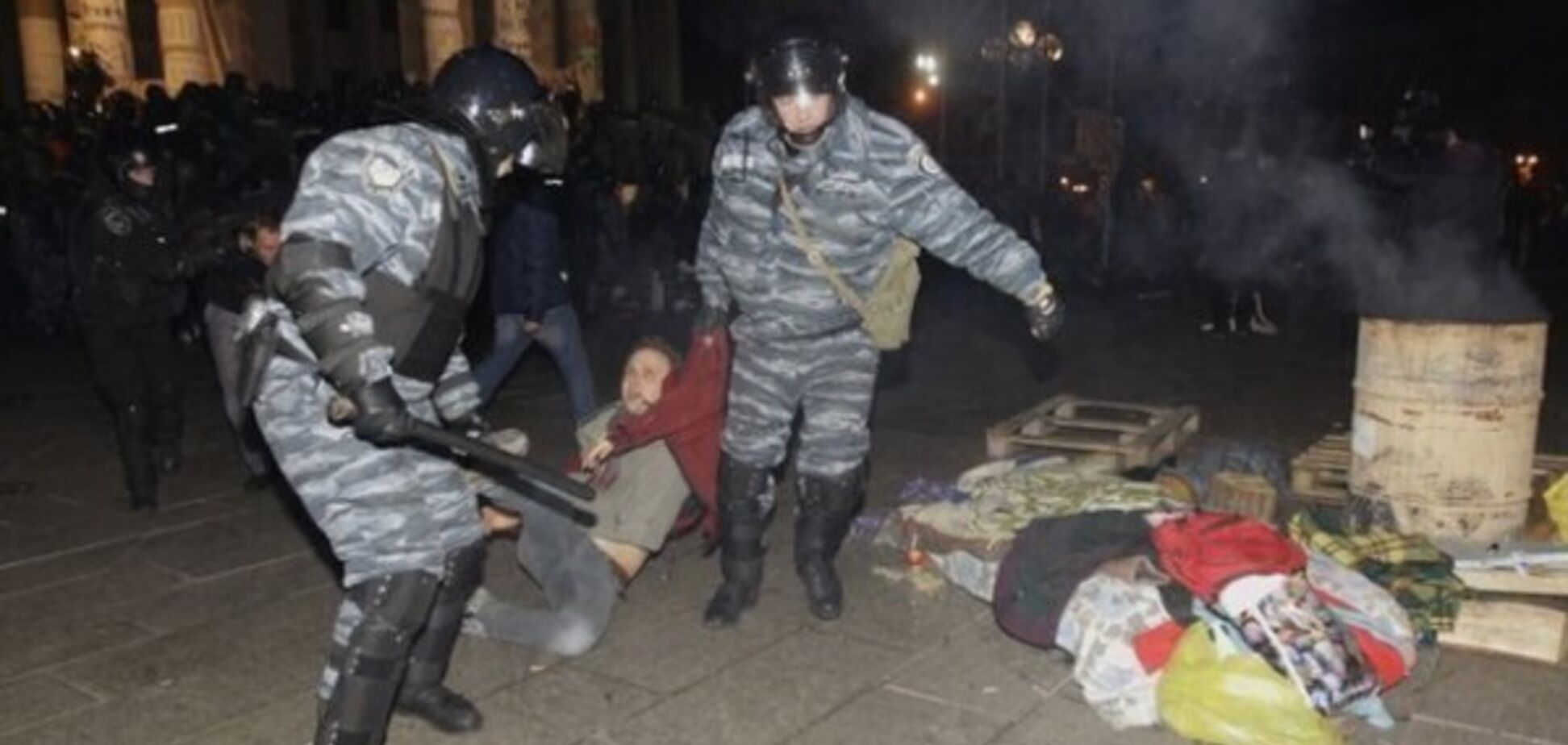 'Что вы делаете?!' В сети вспомнили самые страшные видео избиения студентов на Майдане