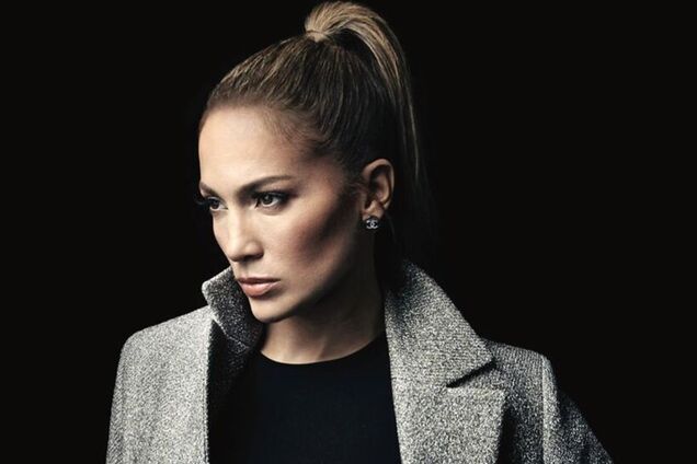 Никакой ретуши: 50-летняя Лопес показала, как выглядит без фотошопа