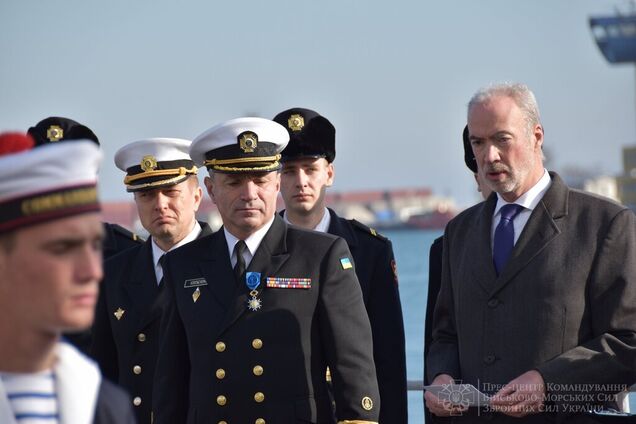 Командувача ВМС України нагородили французьким орденом