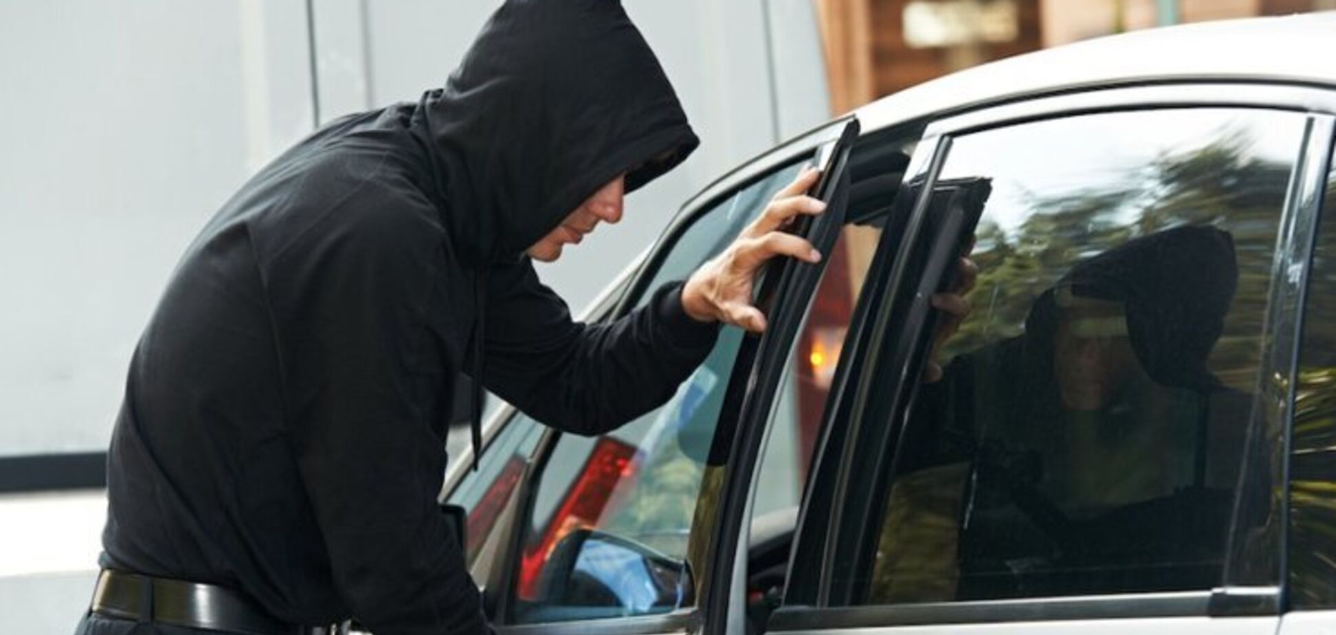 В Николаеве военный пытался угнать авто с чужой женой