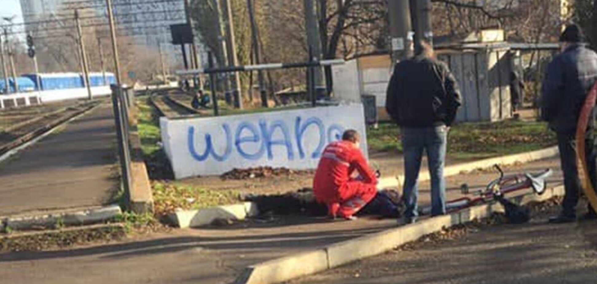 Поїзд збив одесита в навушниках