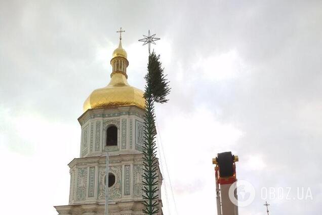 У Києві показали, як зараз виглядає перша ялинка країни
