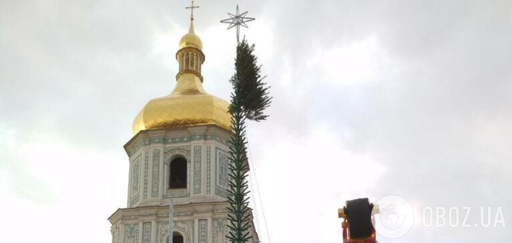 В Киеве показали, как сейчас выглядит первая елка страны