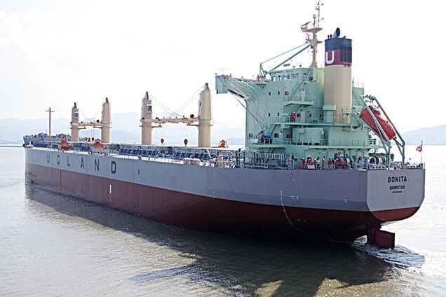 У берегов Африки пираты захватили судно: 9 пленных