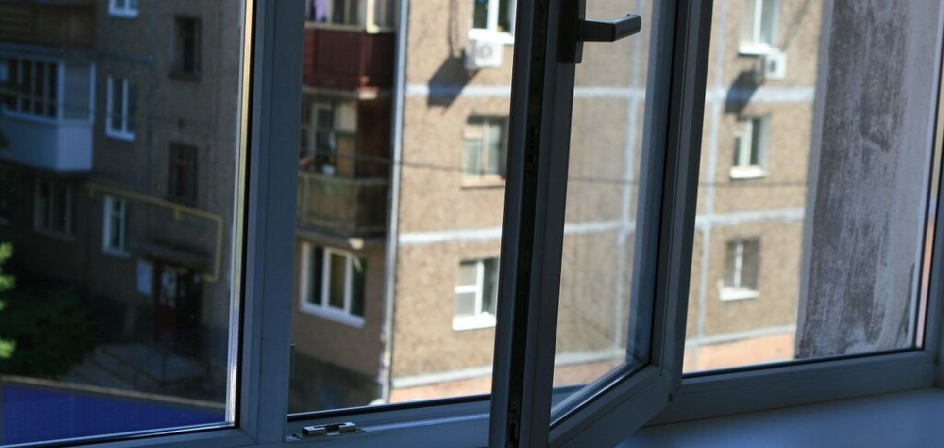 Выпала из окна девятого этажа: в Черкассах погибла бабушка