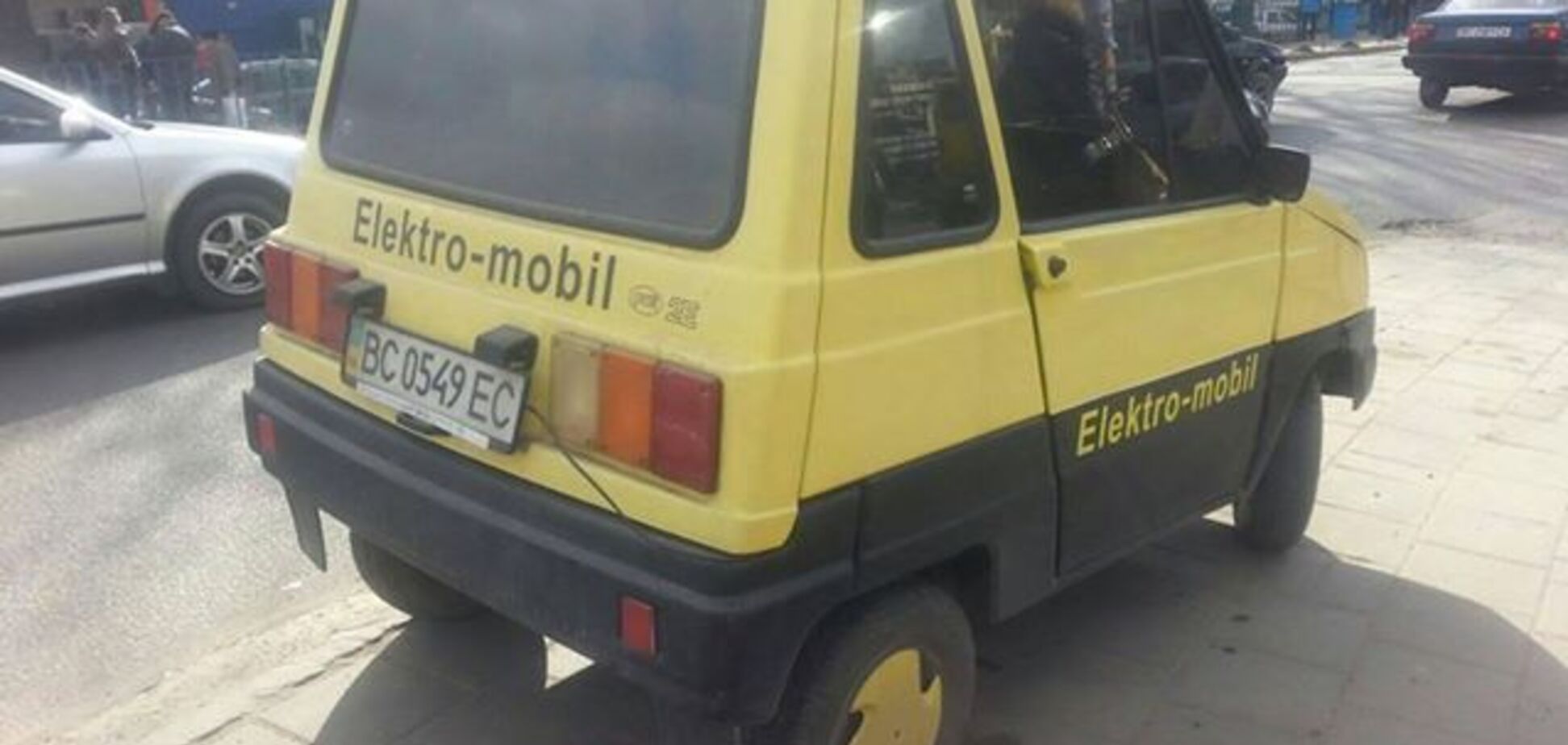 електромобіль