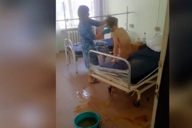 У російській лікарні пацієнтці помили обличчя брудною ганчіркою