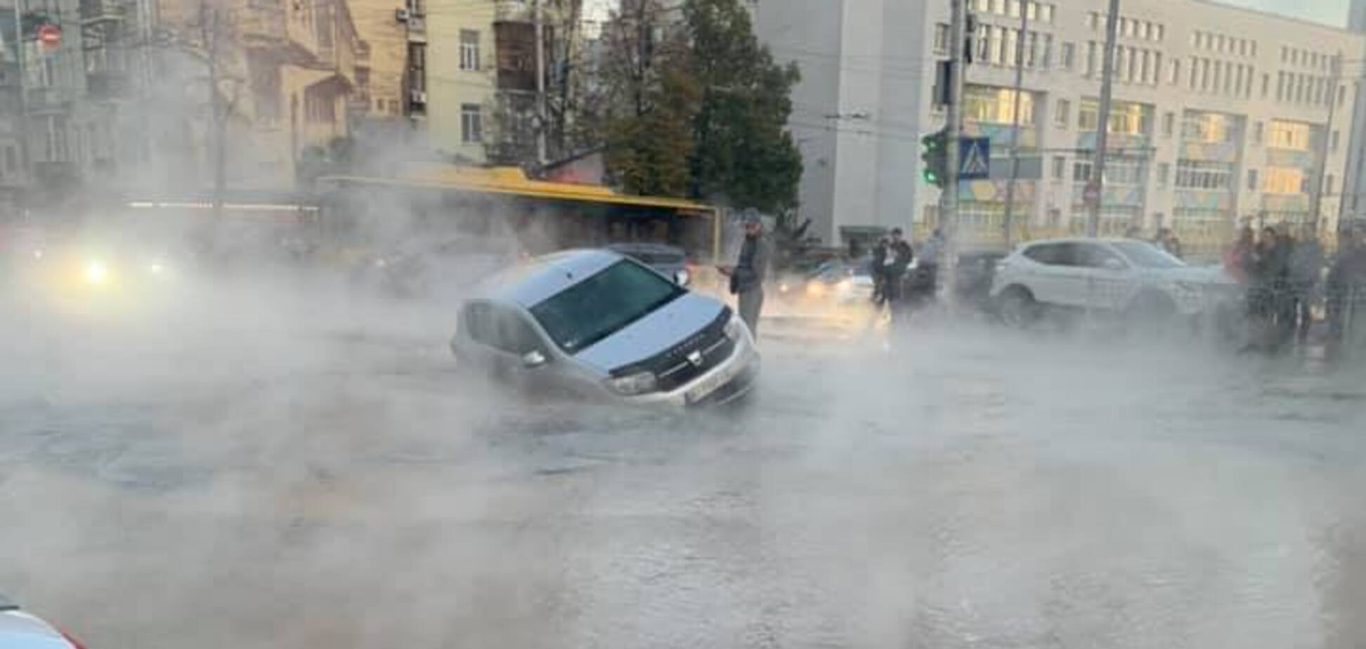 В центре Киева прорвало трубу с кипятком