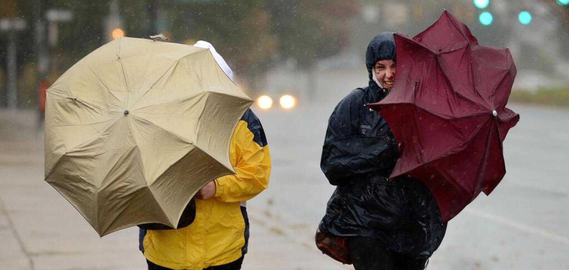 Порывы ветра и ливень: в Днепре предупредили об опасной погоде