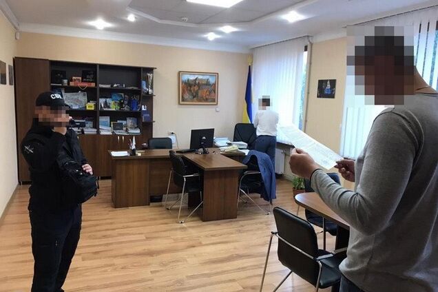 Оформив на підставних осіб: заступника мера Ужгорода викрили в мільйонній махінації із землею
