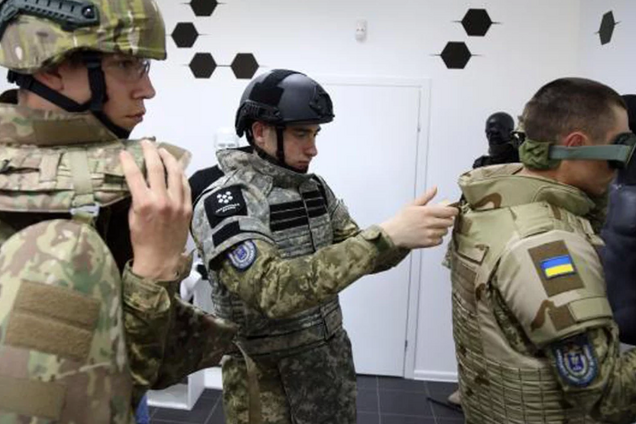 Чиновникам Міноборони оголосили підозри у справі бронежилетів