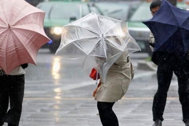 Накриє "шторм": українців попередили про різке погіршення погоди