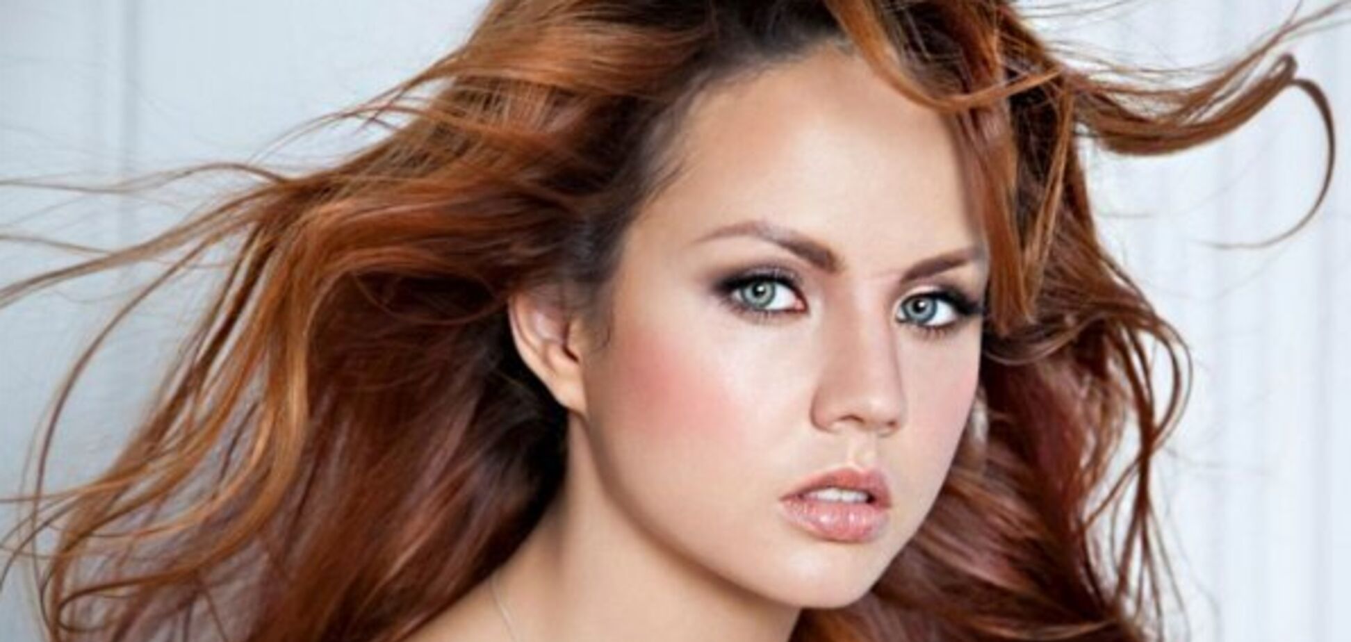 'Загальмована й опухла': російська співачка налякала шанувальників неадекватною поведінкою на сцені