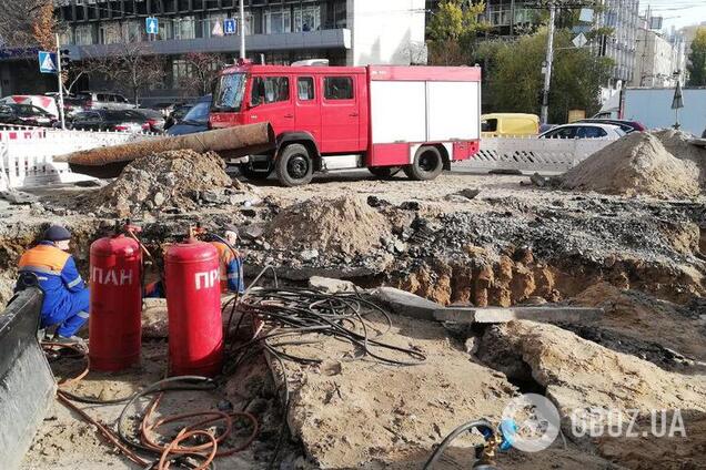 'Пекельний' прорив труби в центрі Києва
