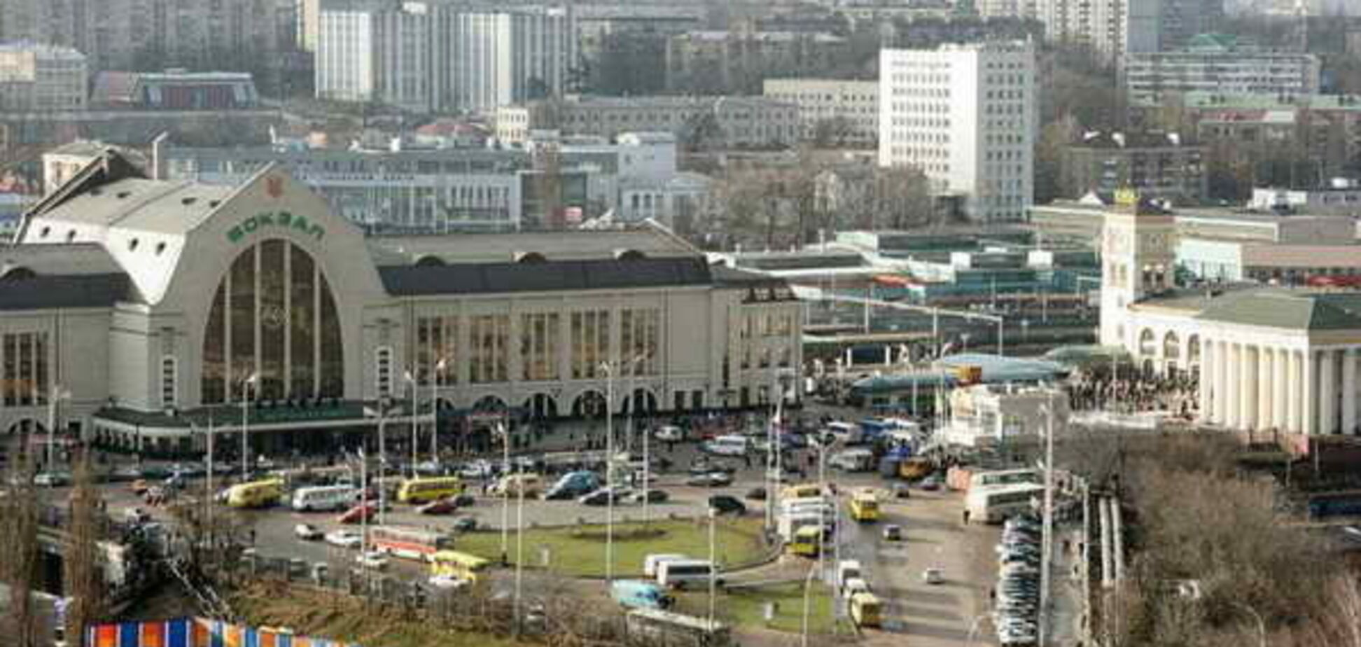 З величезною діркою: у мережу потрапили сумні фото 'ремонту' моста в Києві