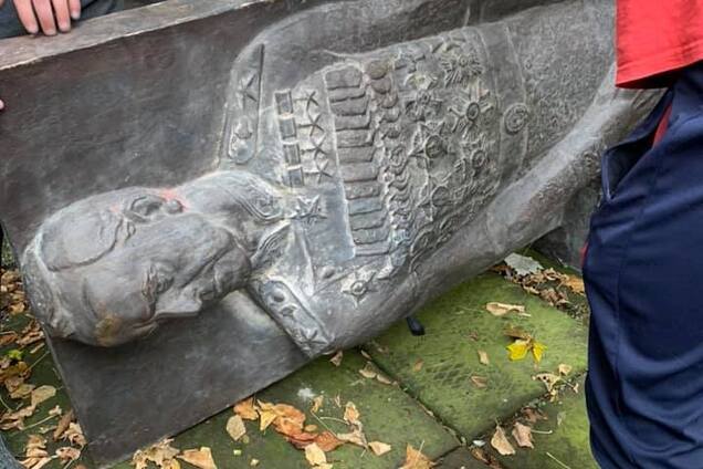 В Одессе демонтированный барельеф Жукову передали в музей