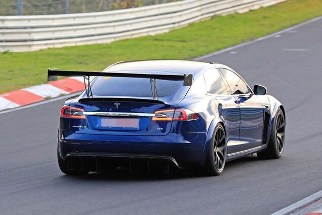 Новый рекорд скорости: Tesla опять обошла своего главного конкурента