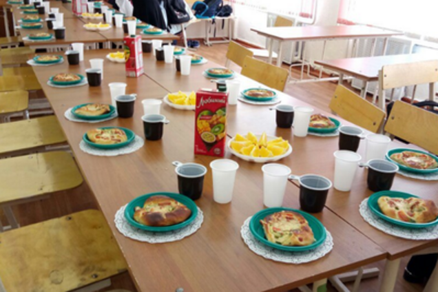 У Росії заборонили чаювання в школі