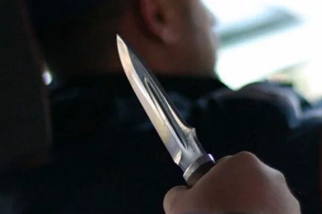 Ударил ножом в шею: под Одессой пассажир подрезал таксиста. Видео