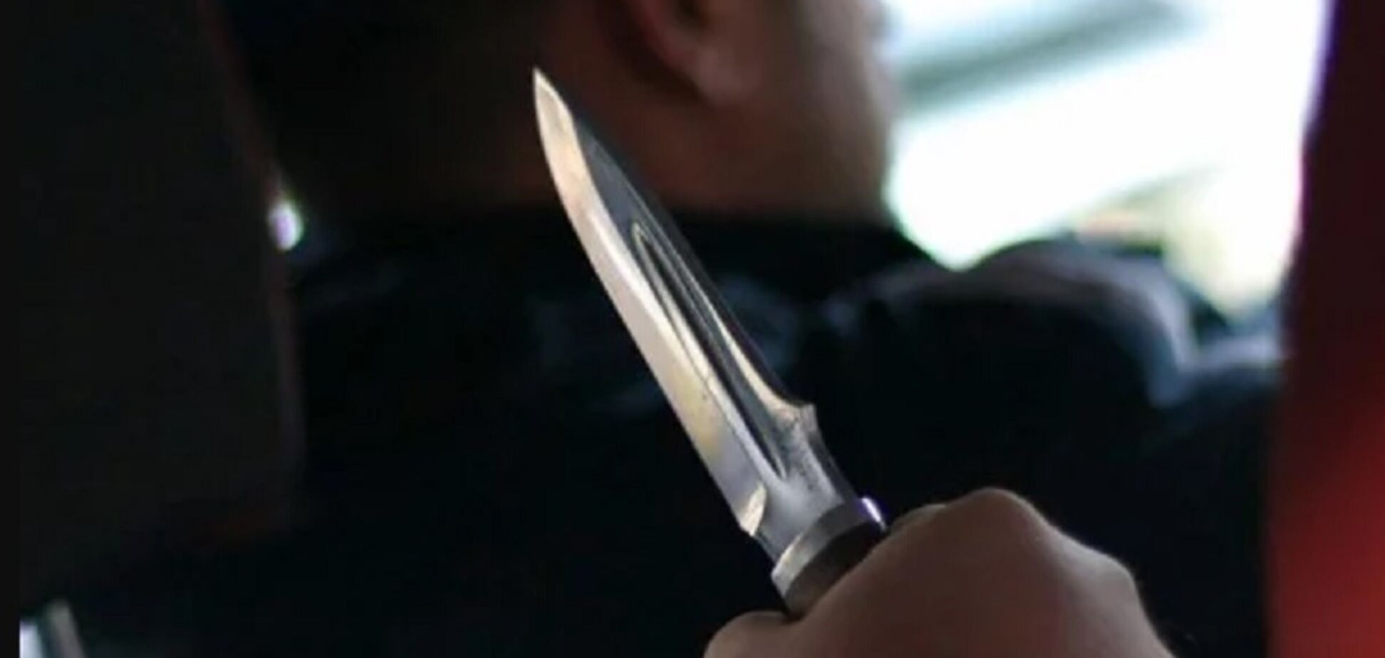 Вдарив ножем у шию: під Одесою пасажир підрізав таксиста. Відео