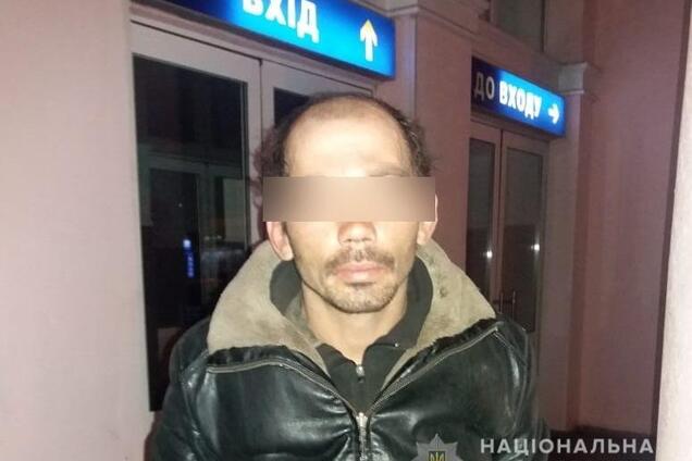 Під Києвом посеред вулиці жінку штрикнули ножем у спину: усі деталі