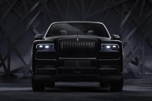 600 коней и 'небо в алмазах': Rolls-Royce показал роскошный кроссовер