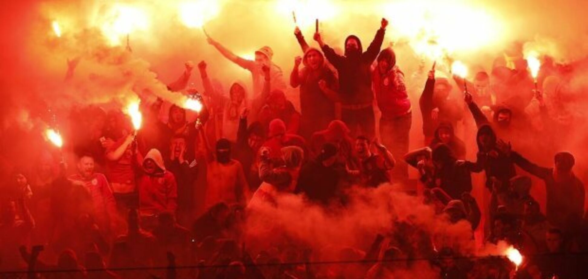 Во Львове сотни ультрас устроили массовое побоище: есть пострадавшие. Фото и видео