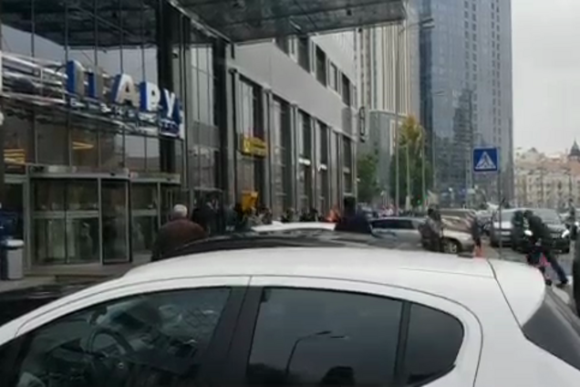 У Києві раптово почалися обшуки у відомому бізнес-центрі