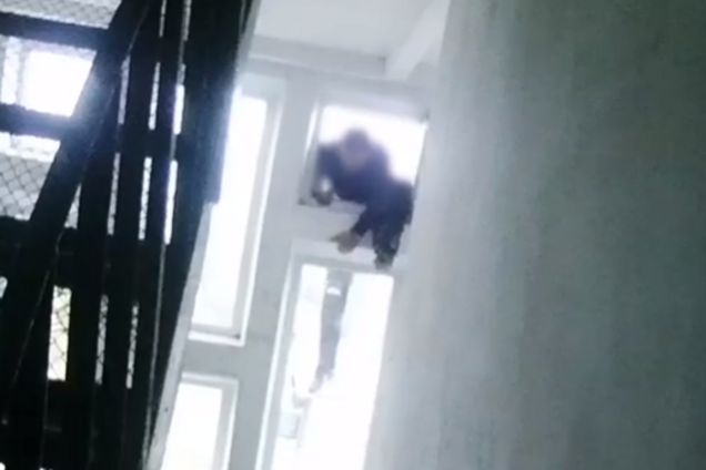 У Києві поліцейські врятували чоловіка від самогубства