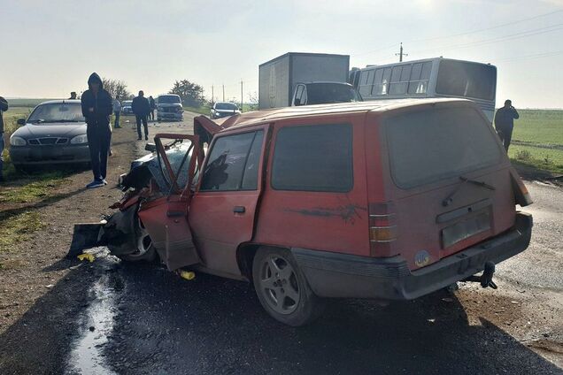 Столкнулись автобус и 5 авто: под Одессой произошло масштабное ДТП. Фото