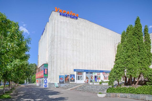 Бармены, дешевая аренда и бездарное руководство: как в Черкассах 'убивают' 'Украину'. Фото, документы