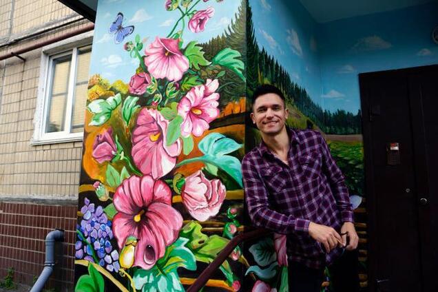 В Днепре художник превратил подъезд в произведение искусства