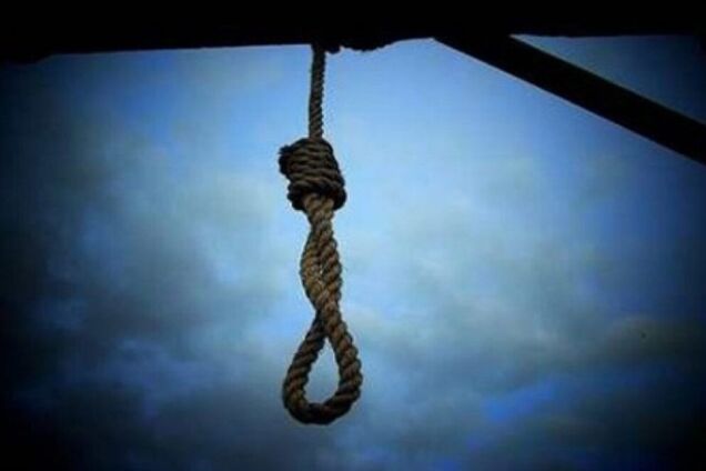 Знайшли на дереві: в Дніпрі повісився студент