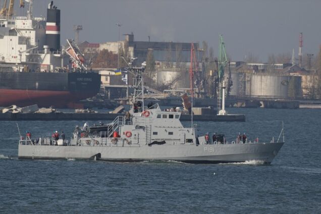 Катера украинских ВМС типа «Айленд» испытываются в открытом море.