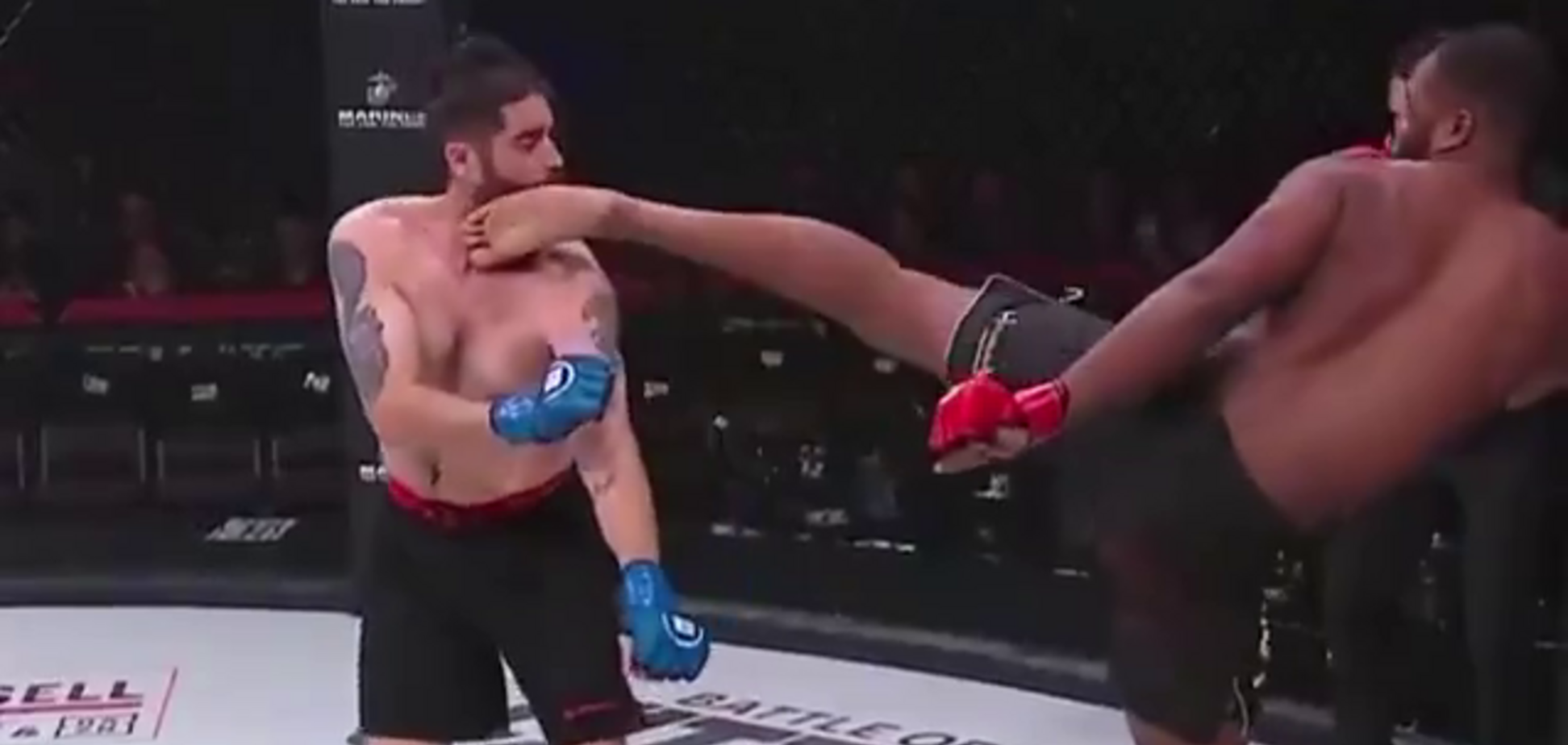 Боец MMA сумасшедшим нокаутом на 16-й секунде 'оторвал голову' сопернику