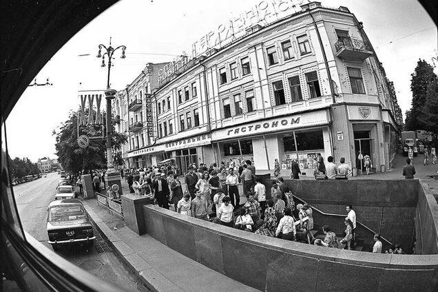 1975, Киев, Центральный гастроном на Крещатике