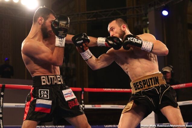 'Печень открыта': Ломаченко позвонил российскому боксеру в ринг и помог победить