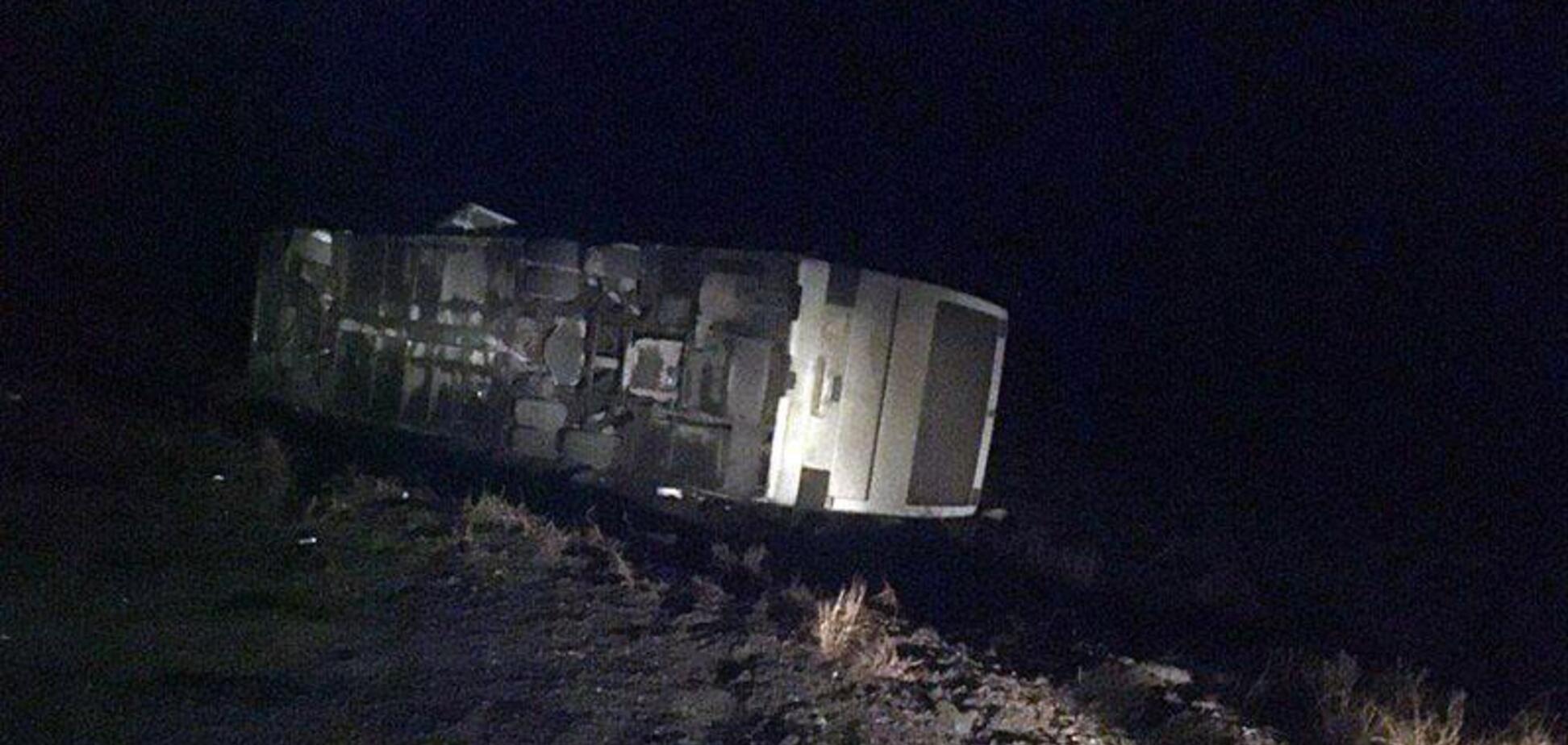 Під Донецьком перекинувся автобус з 50 пасажирами: подробиці і фото страшної аварії