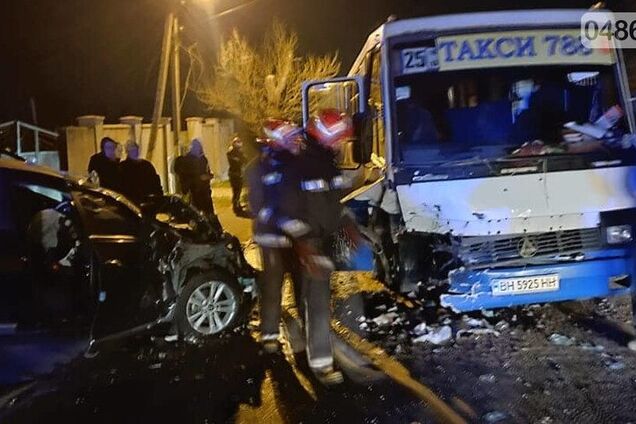 Маршрутка з пасажирами потрапила в страшне ДТП під Одесою