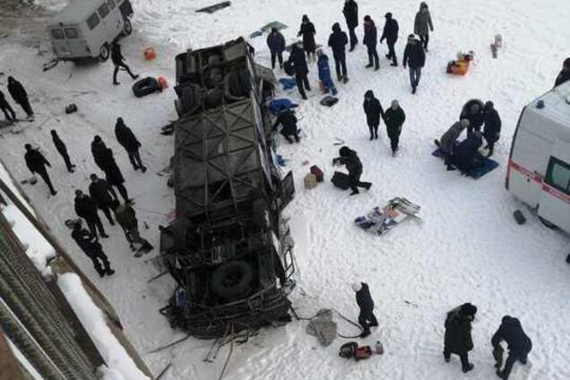 Тела невозможно достать: появилось видео искореженного в жутком ДТП в России автобуса