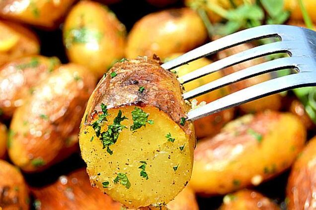 Чудова печена картопля: рецепт із секретом
