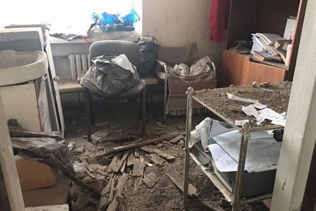 В больнице Кривого Рога рухнул потолок: фото с места ЧП
