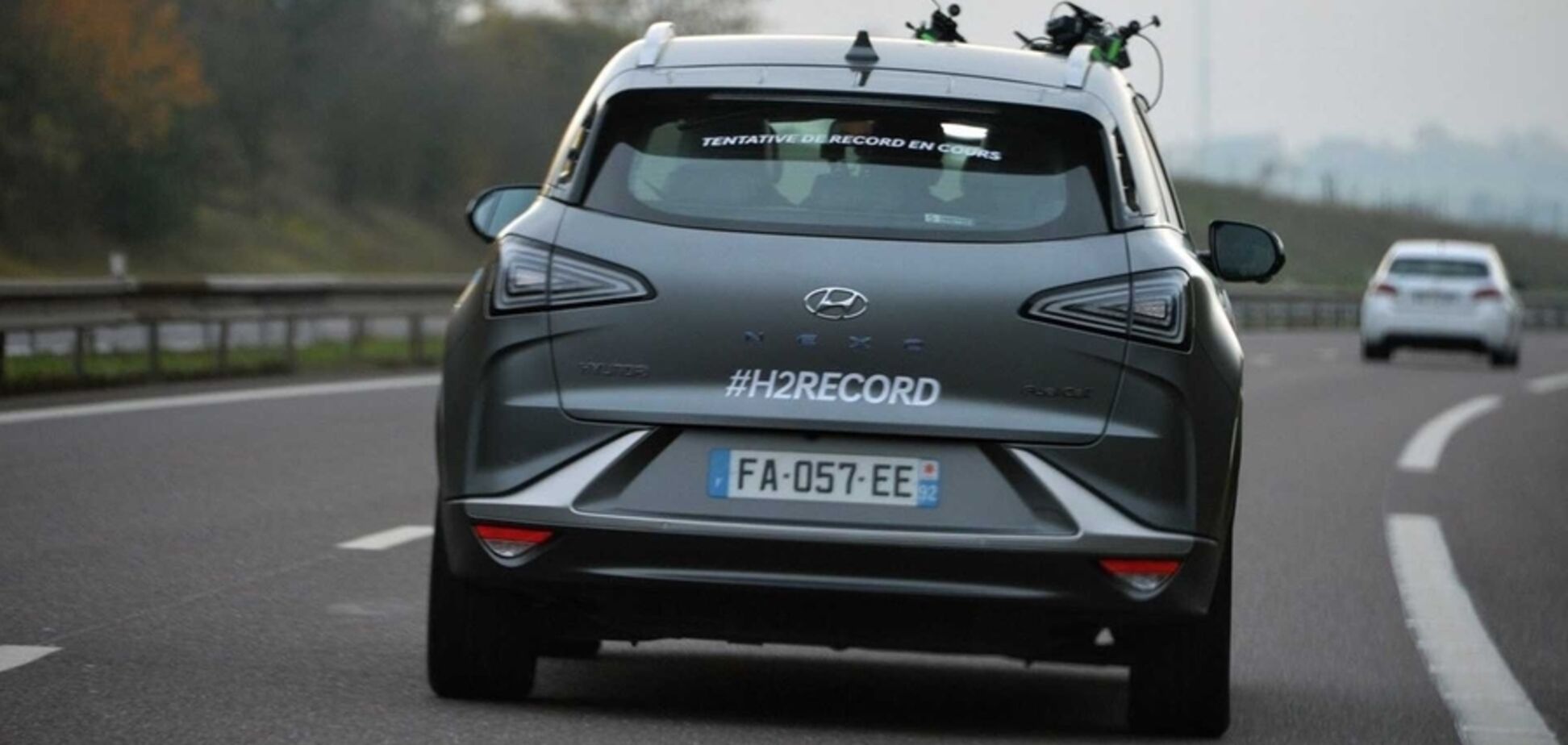 Водневий кросовер Hyundai встановив неймовірний рекорд: фото й відео
