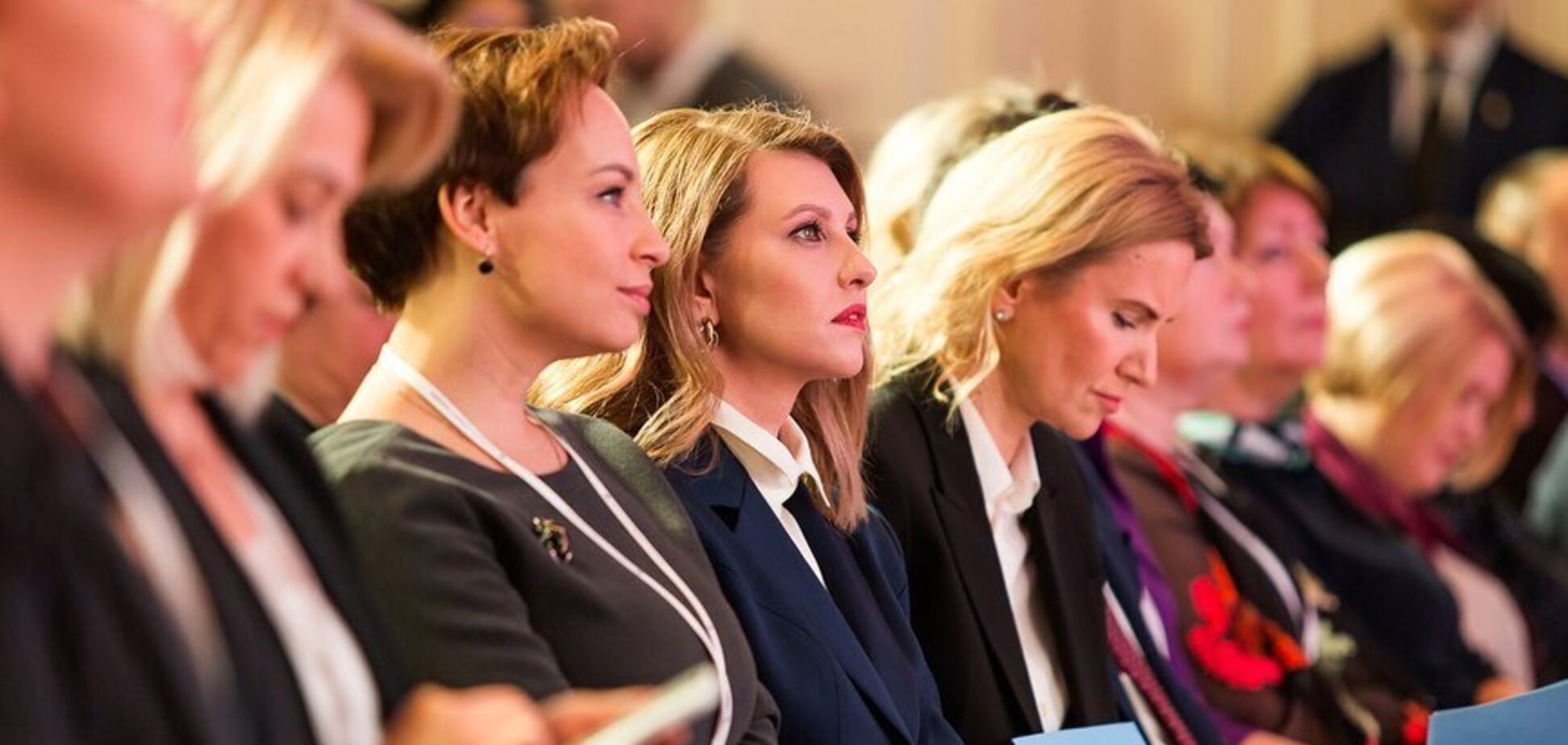 Класика і яскравий акцент: стильний образ дружини Зеленського вразив мережу