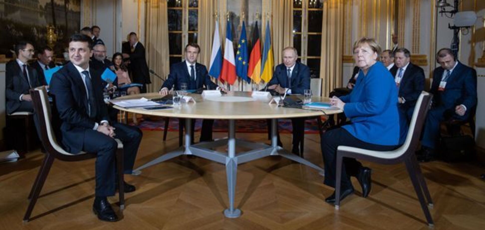 По какому праву Москва лезет в дела Украины?