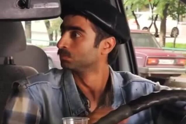 Знай героя в лицо: в Кривом Роге маршрутчик смотрел фильм прямо за рулем. Фото