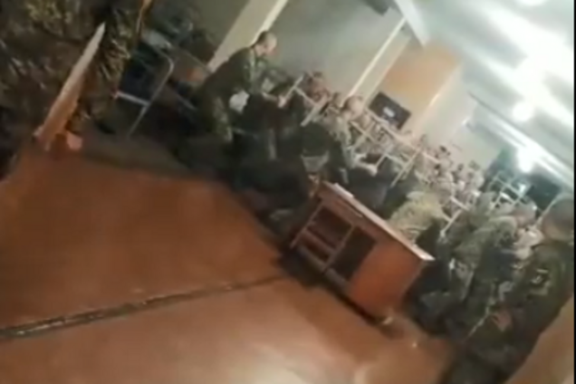 Кадри кліпу з дідівщиною в ЗСУ