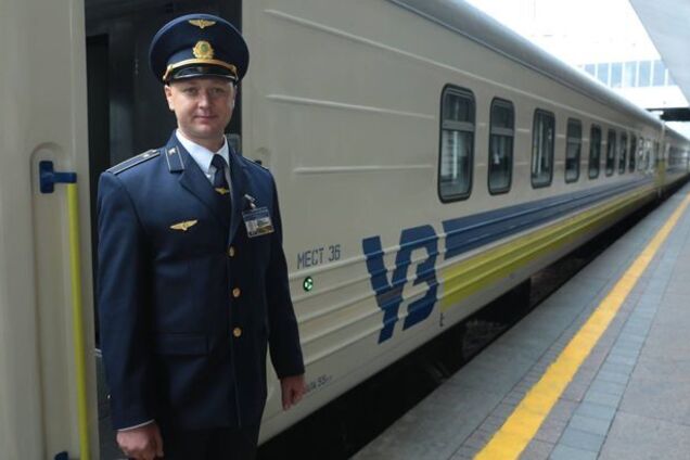 Украинским железнодорожникам повысят зарплаты: когда и на сколько