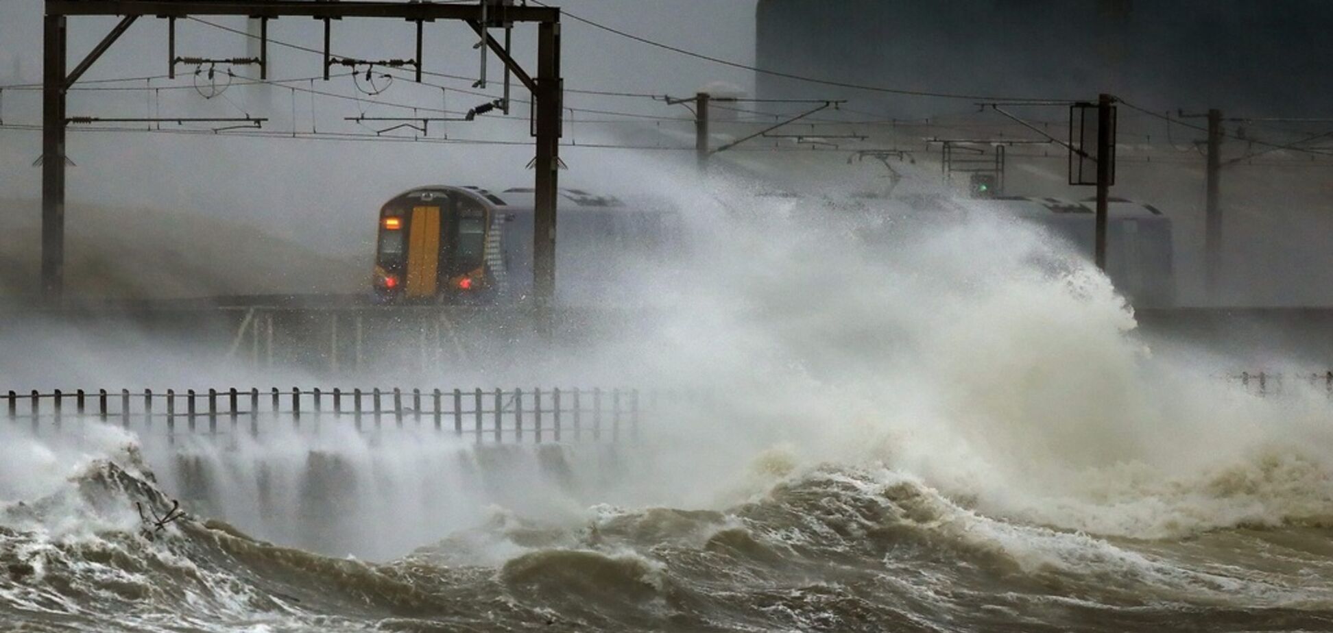 Абсолютный рекорд: в Британии смогли заработать на разрушительной силе шторма